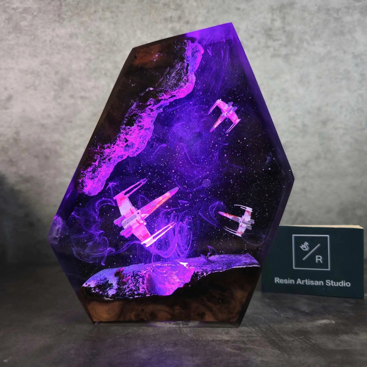 Crimson Flight – Handmade Resin Lamp